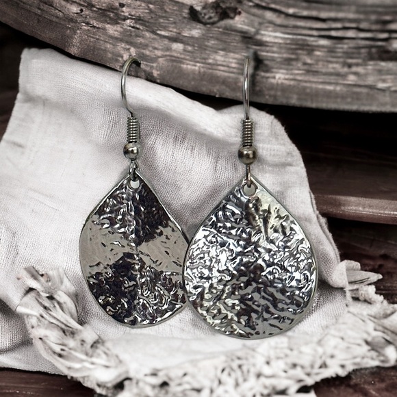 5 For $25💫Textured Pewter Teardrop Dangles Earrings - Picture 3 of 5